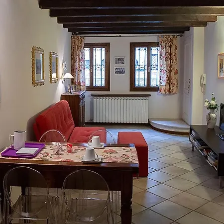 Lägenhet Pink House In Center