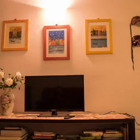 Pink House In Center *