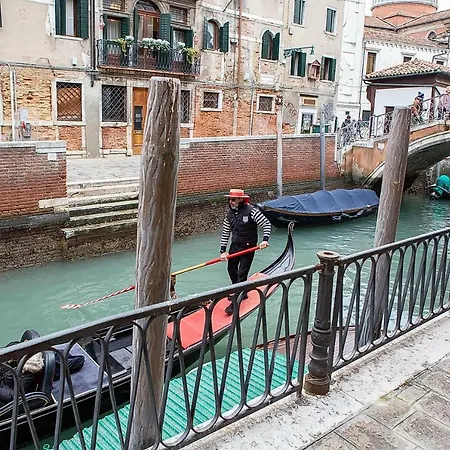 Lägenhet Pink House In Center Venedig