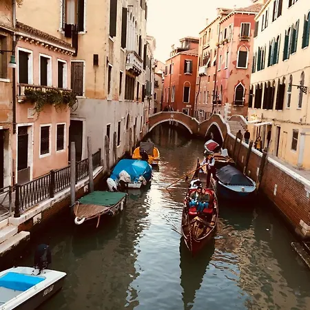 Lägenhet Pink House In Center Venedig